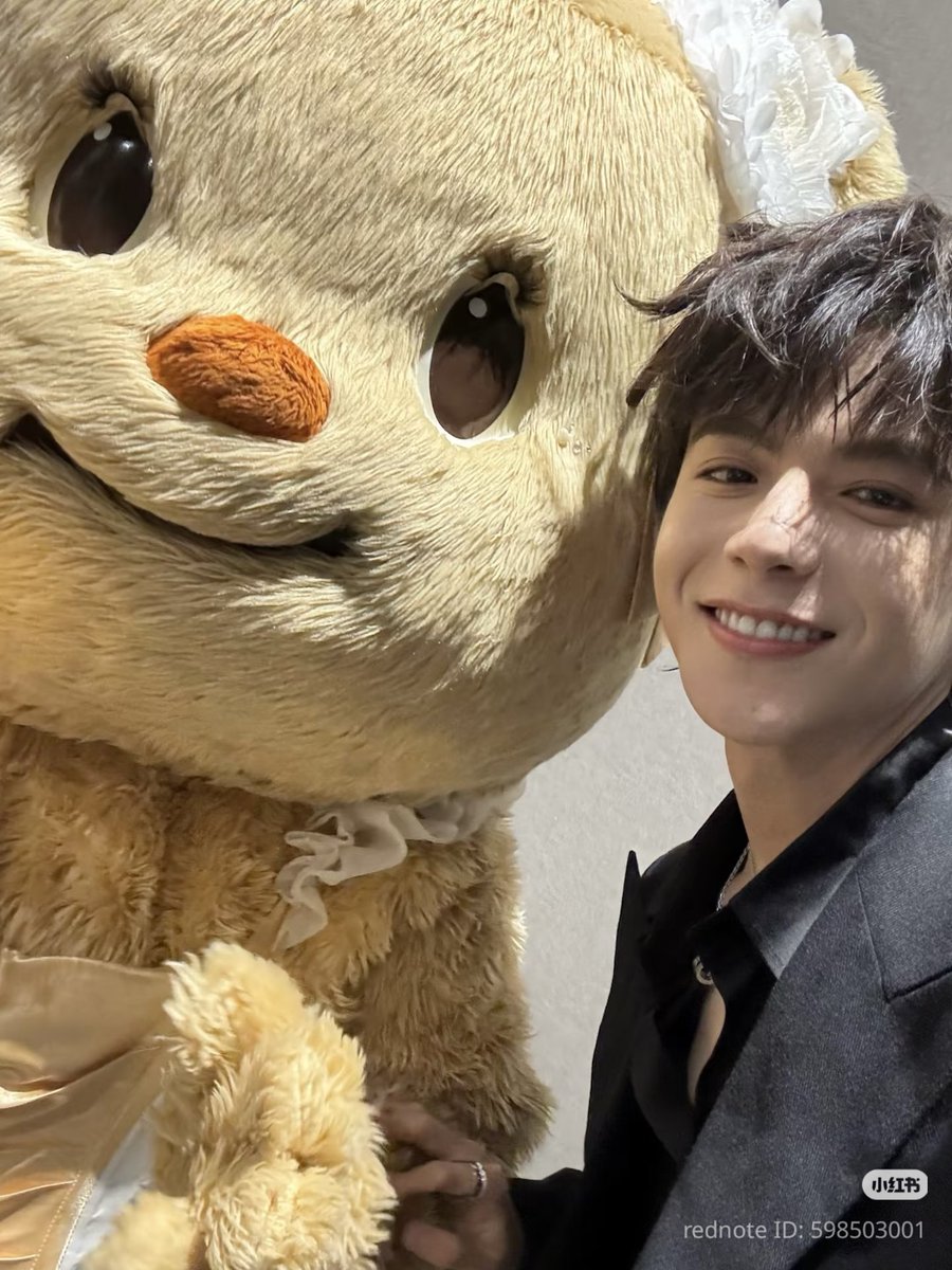lurker_army's tweet photo. Elio kan sukaaa banget sama yang imut-imut ya,  makanya diantara mereka berdua dia yang paling excited ketemu, foto, sampe bikin challenge sama Butterbear. Kalo Ayden, gue yakin dia nurut aja apa yang Elio mau, dan dia suka Elio imut, jadi semua bahagia. 😂 https://t.co/IutXQyXfqE