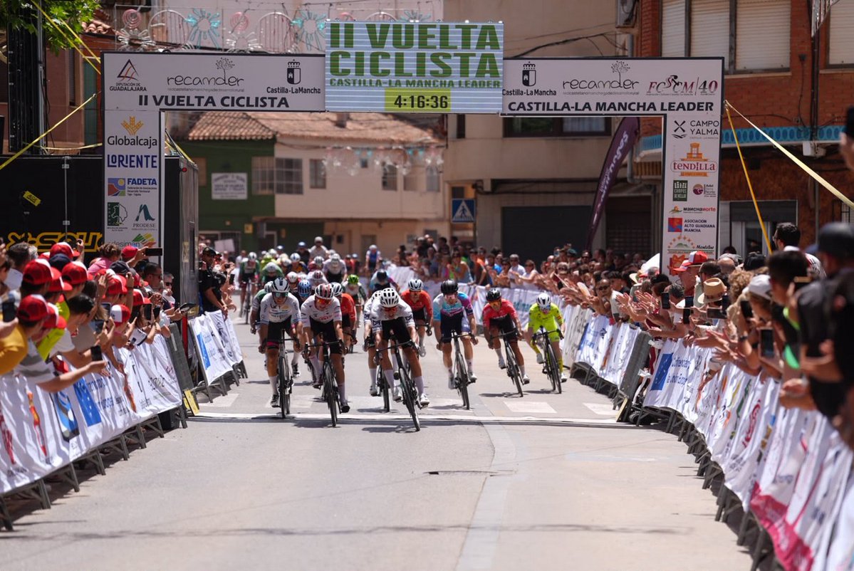 manzanares_es's tweet photo. El campeón de la II Vuelta Ciclista Castilla-La Mancha se decidirá en Manzanares. La 5ª y última etapa finalizará el jueves en la plaza del Gran Teatro. La 4ª etapa también pasará por nuestra localidad el miércoles https://t.co/YAALEy5Egz https://t.co/N2scWGZfwj