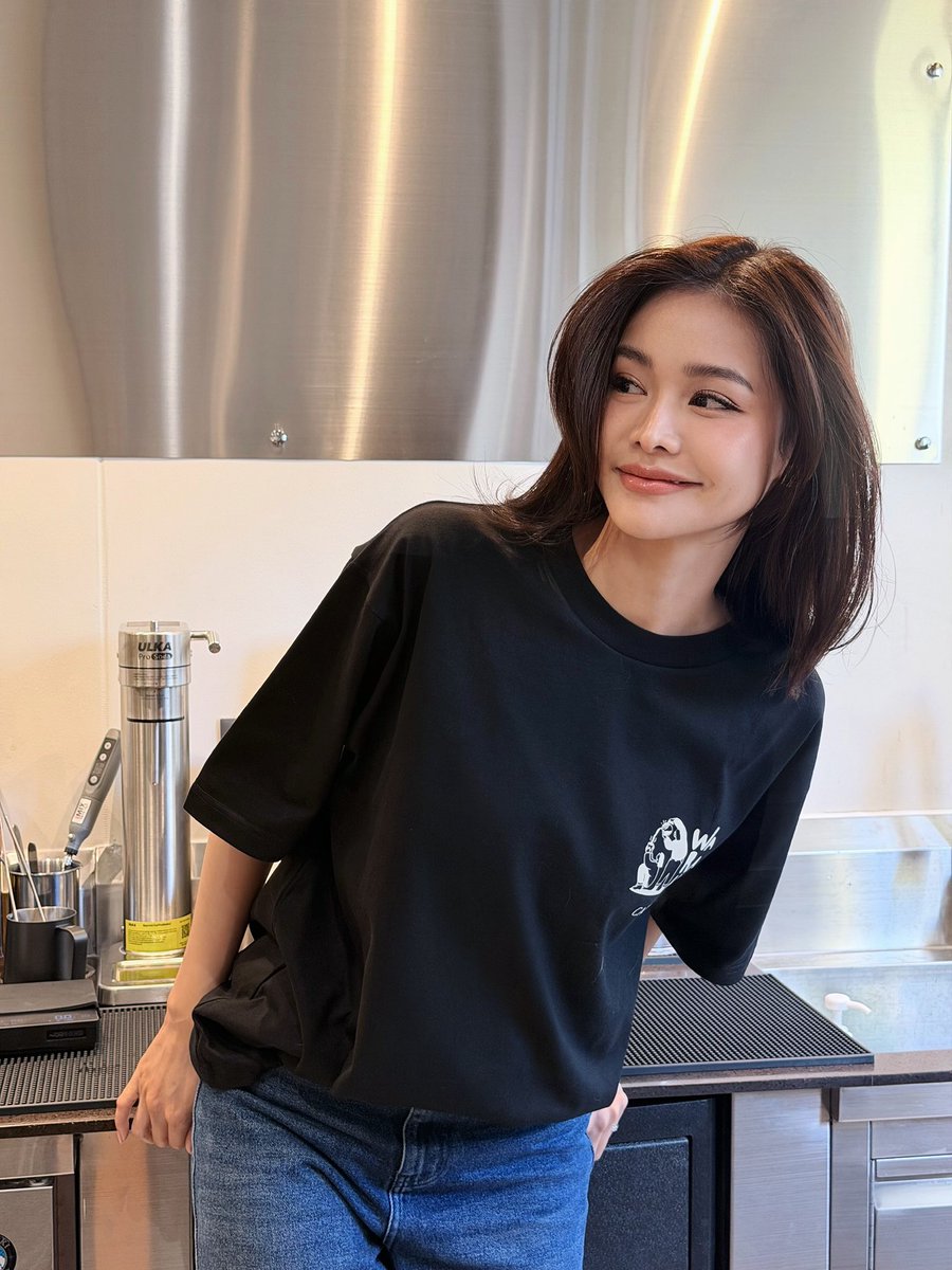 EngLotCruise's tweet photo. ยิ้มขนาดนี้ ลูกค้าเต็มหน้าร้านแล้วค่ะ

#warahacafe 
#EngfaWaraha #อิงฟ้ามหาชน https://t.co/xh5NJP5W8e