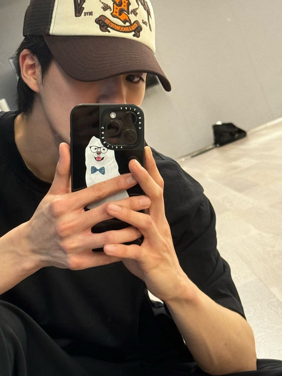 leezenonct's tweet photo. #CustomizedMonday done with the fanmeet tour and now coming back to work https://t.co/M07g3x4b6u