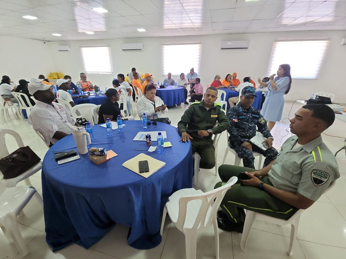 DefensaCivilRD's tweet photo. La Dirección Regional Noroeste de la #DefensaCivilRD participó en un taller celebrado en la Gobernación Provincial de Valverde, convocado por Plan International y la consultoría del Programa Mundial de Alimentos (PMA), con el propósito de coordinar un simulacro ante sismos. https://t.co/iIFwweL5Xz