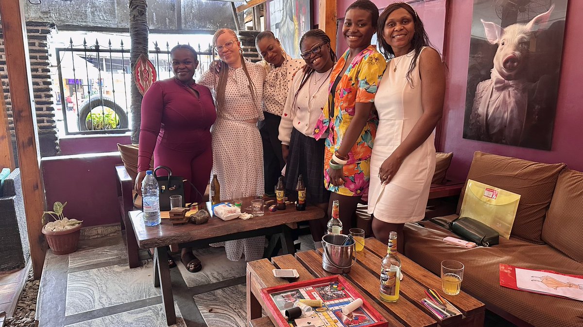 SandyRoseegbe51's tweet photo. Yesterday we had an amazing 🤩 bonding session with these amazing @DoualaTTFc  ladies❤️
Very laugh filled, energetic and therapeutic❤️❤️ https://t.co/V1HS3cucqY