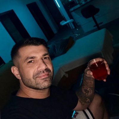 Baszoszsolti85's tweet photo. #Új profilkép https://t.co/OtTV4TqSYo