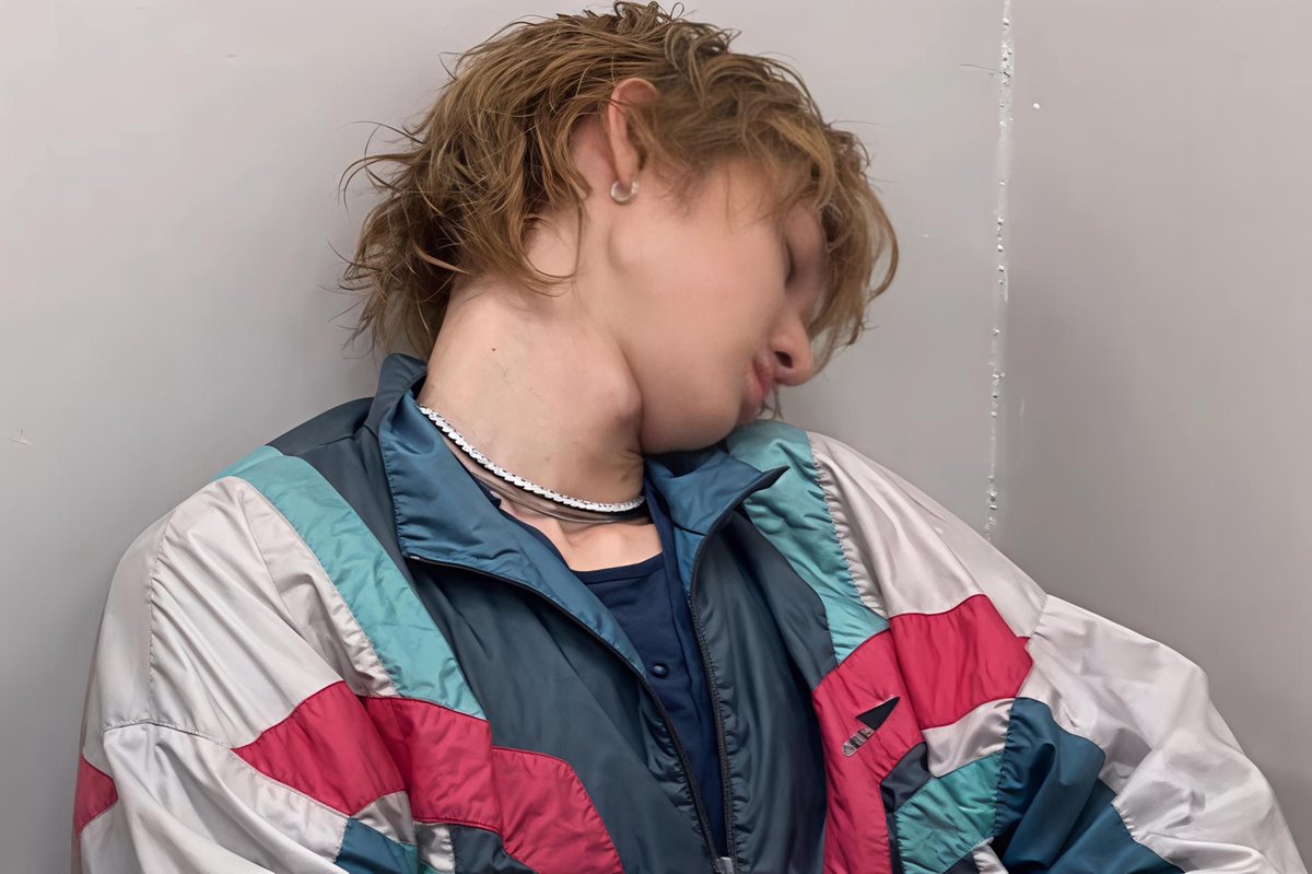 bluerhythmss's tweet photo. 😴😴 https://t.co/klvX9KjcQj