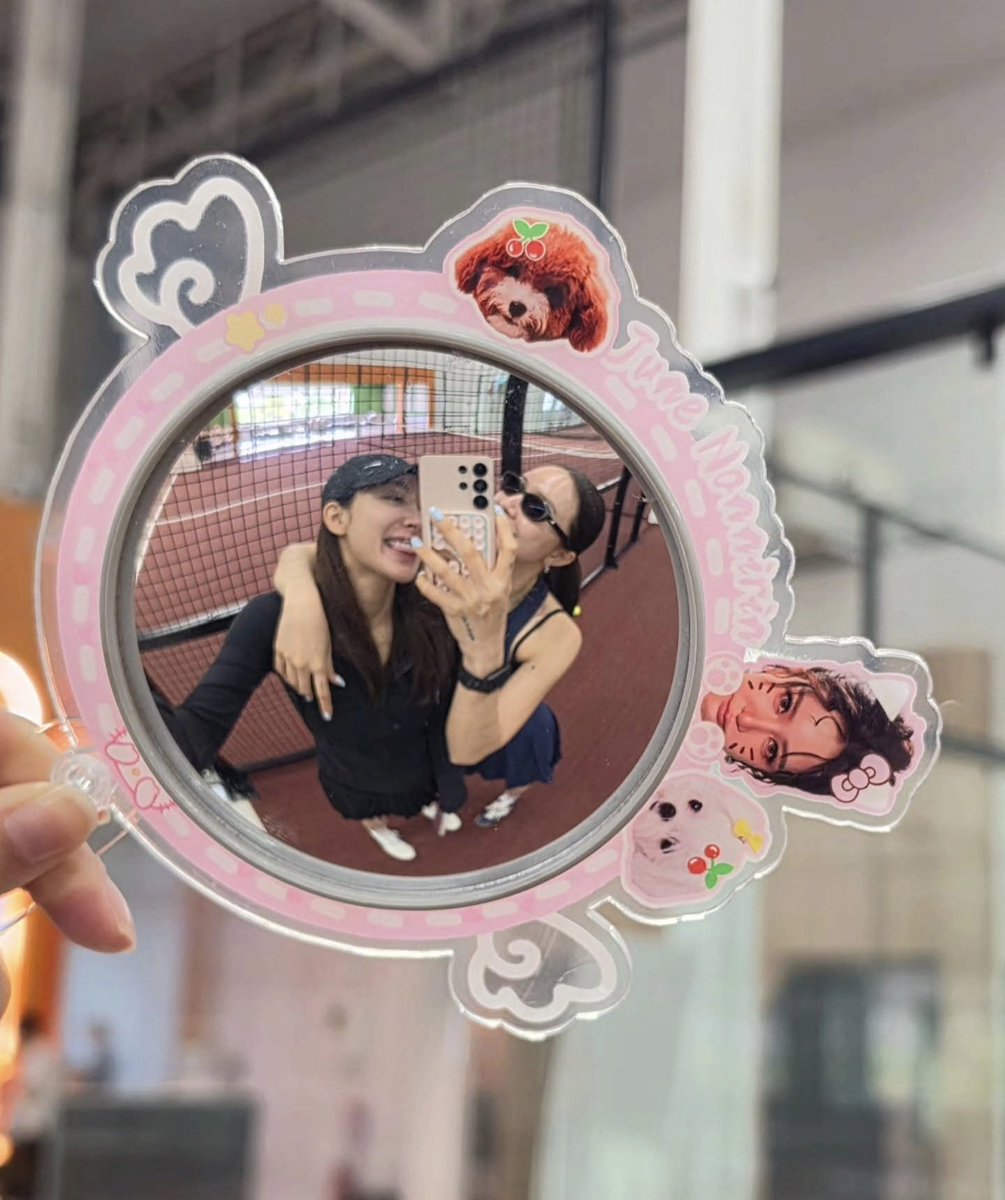 FonFanFa's tweet photo. °• ถ้าเลือกได้ จะเลือกหยุดทุกอย่างไว้ที่เดือนมิถุนายน •°

 ♡ เพราะเป็น June ที่มี Enjoy ♡ 

คิดถึงเอนจอยจูน 🥺 https://t.co/xAdFkmpcyQ