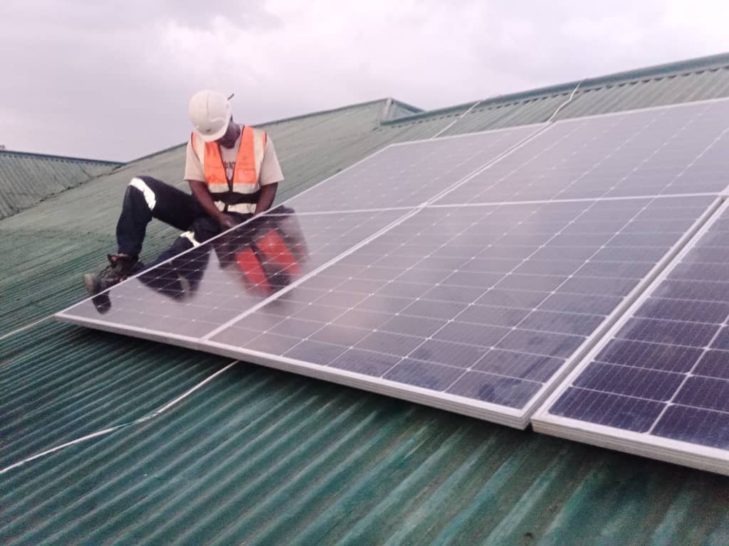 Ubuntu_Afyalink's tweet photo. At Serengeti Huduma Health Centre in Mugumu, Mara, reliable power matters.

Our #AfyaSolar system helps the facility use energy more efficiently, reduce reliance on backup fuel, and keep essential services running when grid power is unreliable
#EnergyEfficiency #ClimateResilience https://t.co/PuR5bZ2Ijp