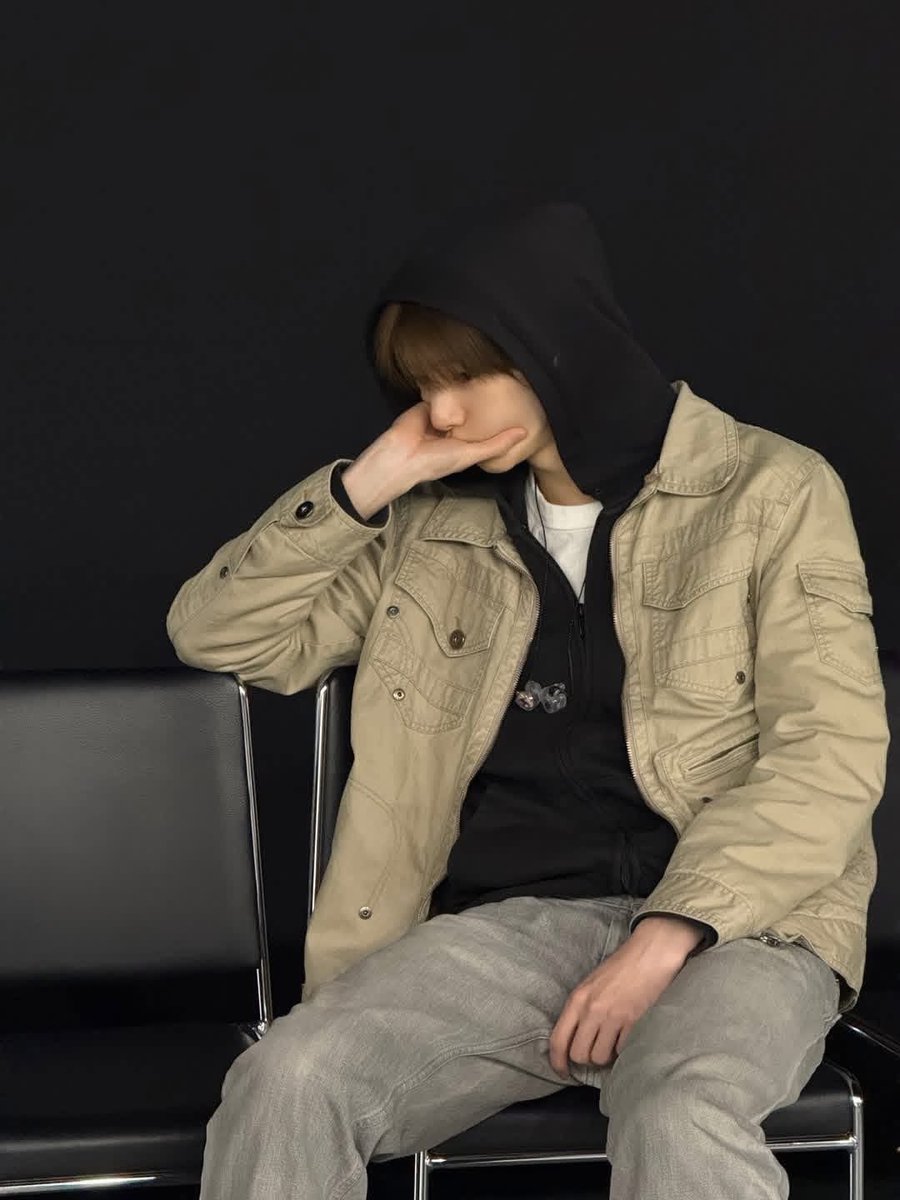 zmxb4e's tweet photo. 쌉슬렌더만이 오버핏으로 좋은 느낌을 만든다 https://t.co/3sj5o9hKyC