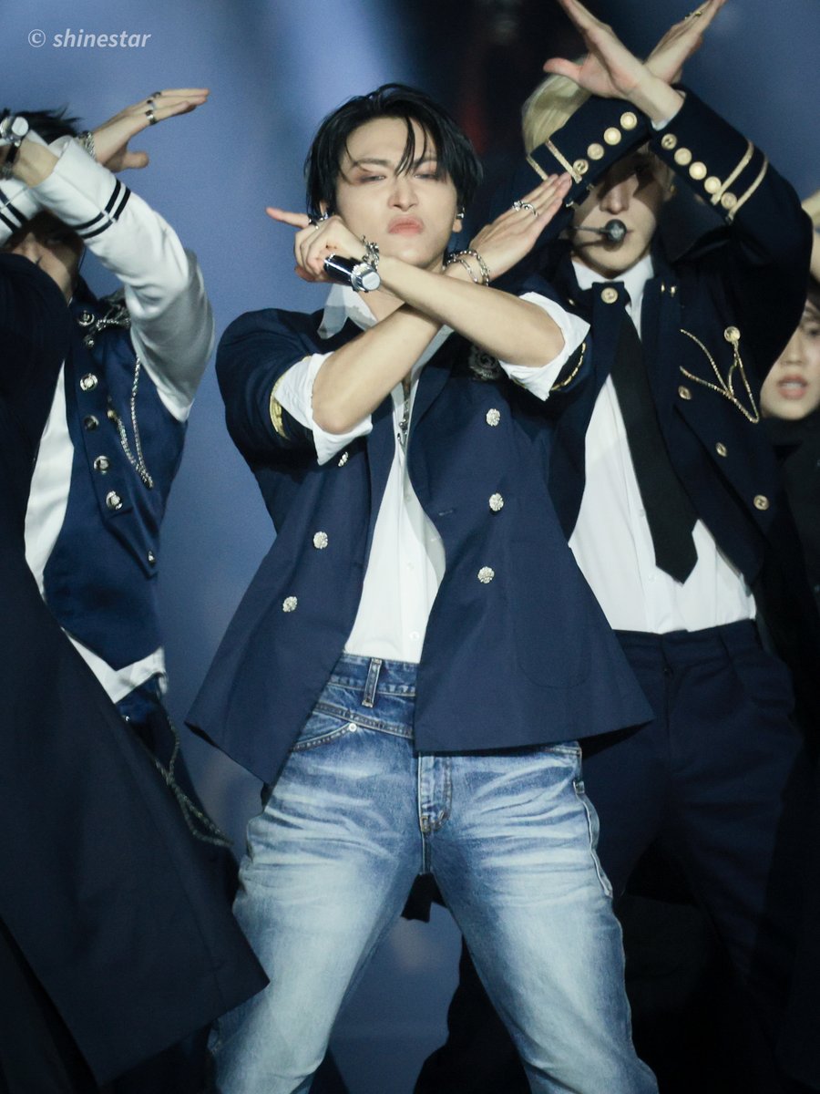 shinestar403's tweet photo. 260809 가요대전 서머

He's so BAD‼️ 

#ATEEZ #에이티즈 #SEONGHWA #성화 https://t.co/3BoqFkqKF7