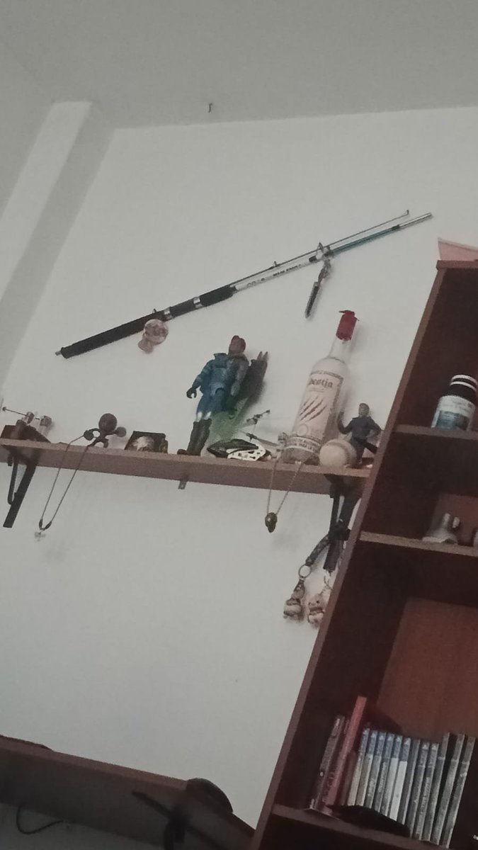 Striggann's tweet photo. Im so fucking scared dawg. We just had an erquake... Picture of the incident https://t.co/7NDeVla9YQ