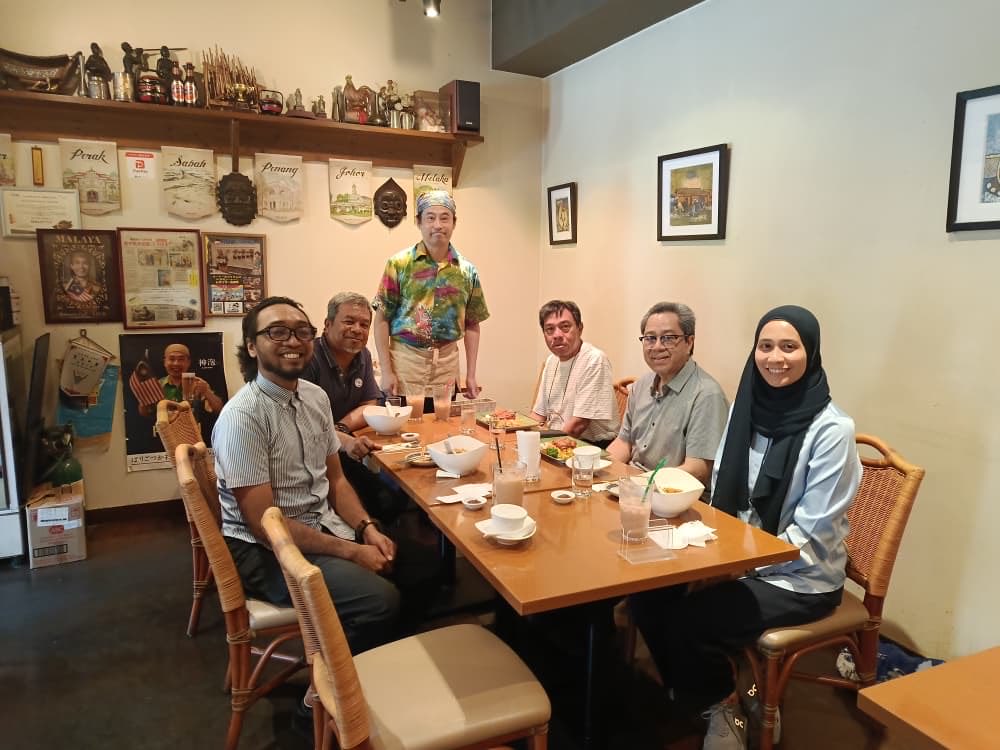 rozianghani's tweet photo. In Nagasaki, I hosted lunch for Malaysian working professionals at Malaya Malaysian Cuisine. Operated by Lock Hon Chiow since 2000, the restaurant brings the taste of 🇲🇾 to Kyushu. It felt good to know Malaysians  who bring the good name of 🇲🇾 in 🇯🇵

@MYEmbassyJapan https://t.co/xxoNiqy0w0