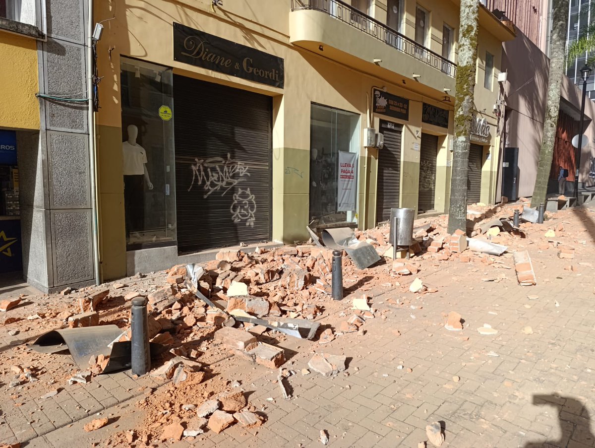 UltimaHoraCR's tweet photo. #Atención | Afectaciones por el temblor en el centro de Manizales https://t.co/YGYxs6XSHi