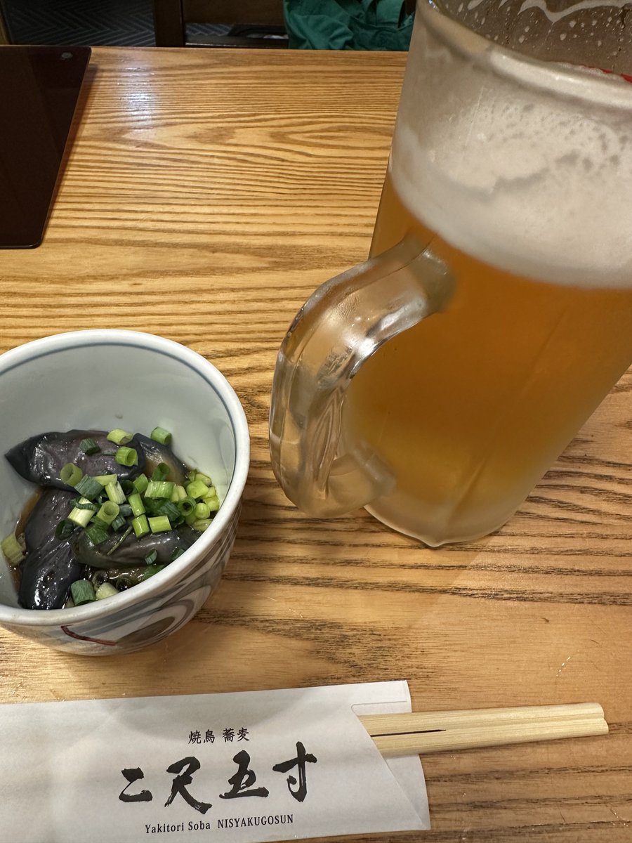v_gontta's tweet photo. これから弾丸旅なのにいきなりApple Watch壊れて羽田で買うなどしてる…（燃料はさっき入れた🍺） https://t.co/AUcHUG5MLy