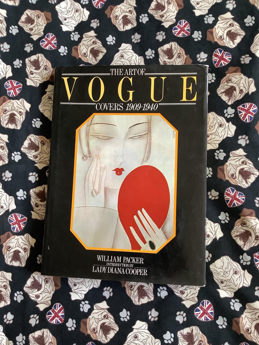 WatsonsVintage's tweet photo. This is such a STUNNING Book. RARE Vintage 1985 The Art Of Vogue Covers 1909-1940 Book in Hardback by William Packer - Over 400 Vogue Magazine Covers - Fashion Lover Gift https://t.co/4cGlMkmefK via @Etsy #VintageBooks #VintageVogue #Vogue #MagazineCovers #VogueArtwork #1985Gift https://t.co/37XcPecIEB