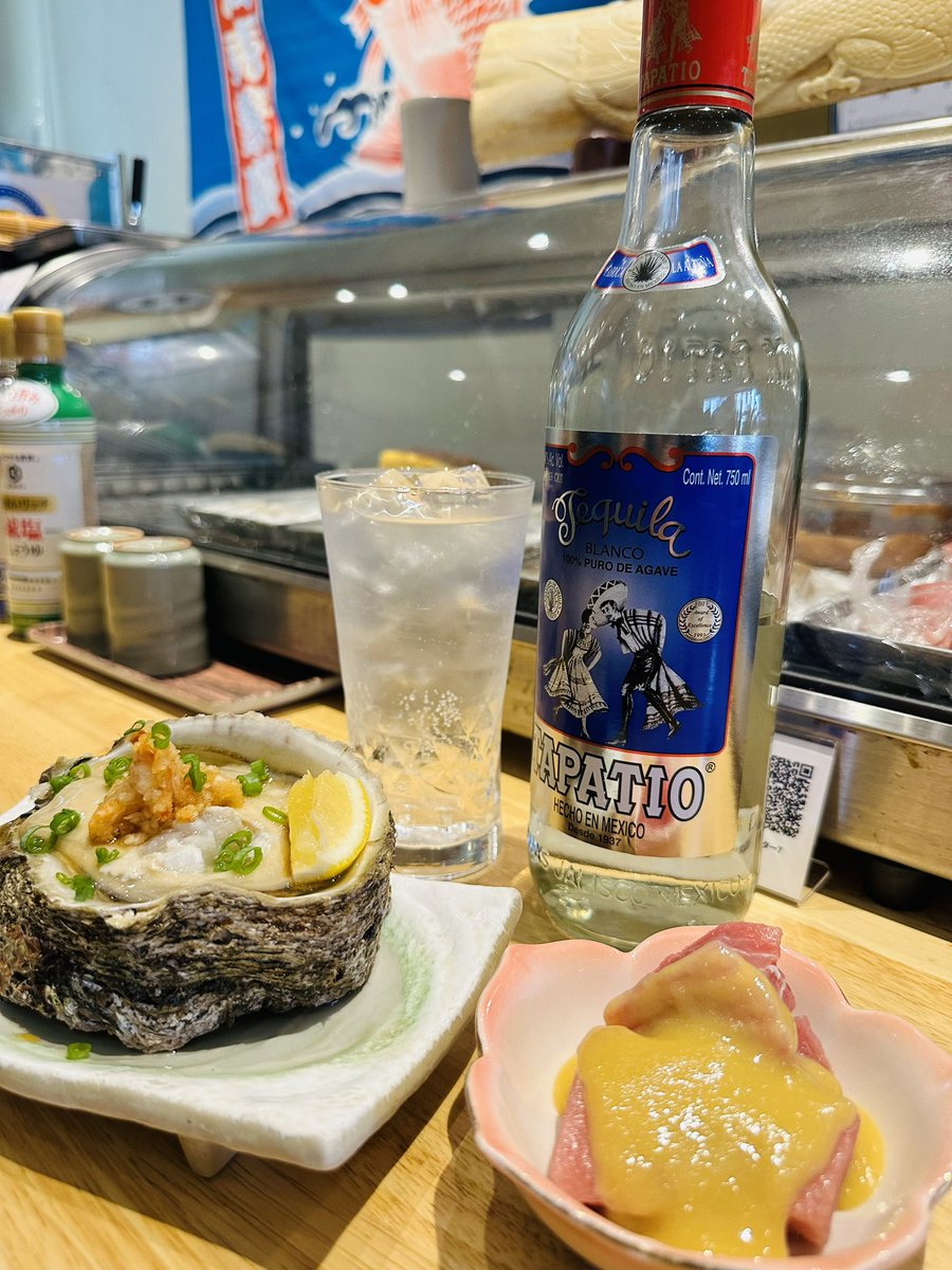 junchan117's tweet photo. 念願の「まぐろ大谷」！！
全テキーラ飲みに海鮮とテキーラのペアリングして欲しいからぜひ行ってみて！！
翔平くんのおかげでテキーラ注文した瞬間に「翔平くんのお知り合い？？」って話しかけてもらえた😆さすがのラインナップで最高すぎました🥂
#テキーラ #まぐろ大谷 #北千住 #ホワイトベアしてる https://t.co/3VM8876ahK