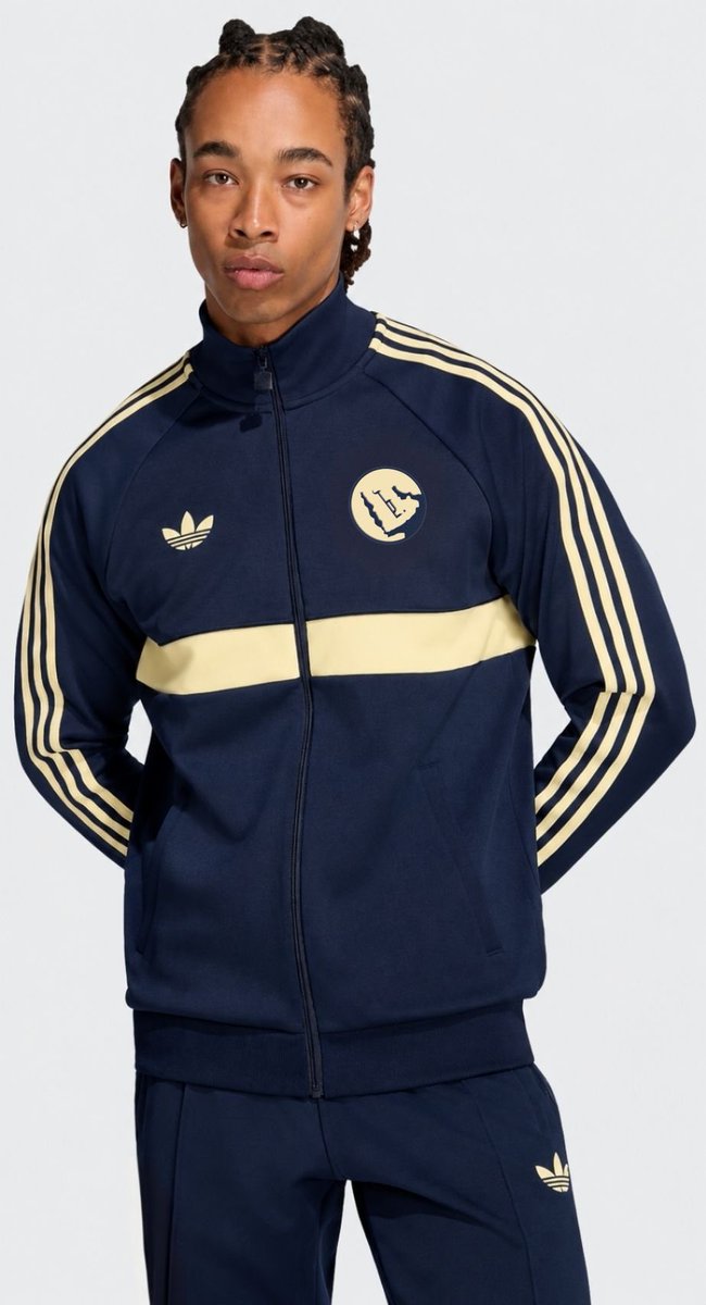 Fadi_94t's tweet photo. النصر هو النادي الوحيد في أندية الشرق الأوسط وأفريقيا اللي أطقمه من فئة Authentic Products، ويمتلك جاكيتات خاصة بالنادي.

شي جميل بصراحة ويعكس حجم ومكانة النصر 💛 https://t.co/gYCXBarMQ9