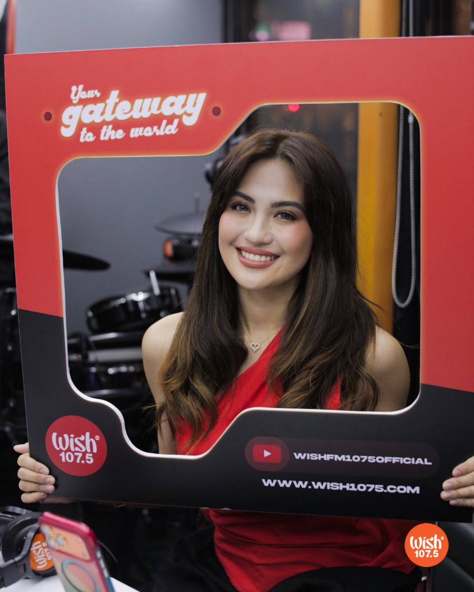 wish1075's tweet photo. Capping off tonight's Roadshow on a sweet note, Julie Anne San Jose sang her latest single, "Saglit Lang."

She also shared one of signature hits, "Right Where You Belong." https://t.co/nuaVMKBK6o
