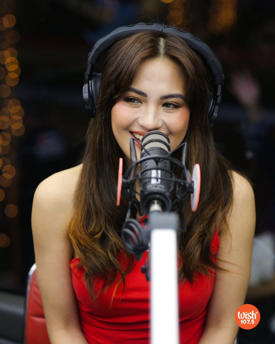 wish1075's tweet photo. Capping off tonight's Roadshow on a sweet note, Julie Anne San Jose sang her latest single, "Saglit Lang."

She also shared one of signature hits, "Right Where You Belong." https://t.co/nuaVMKBK6o
