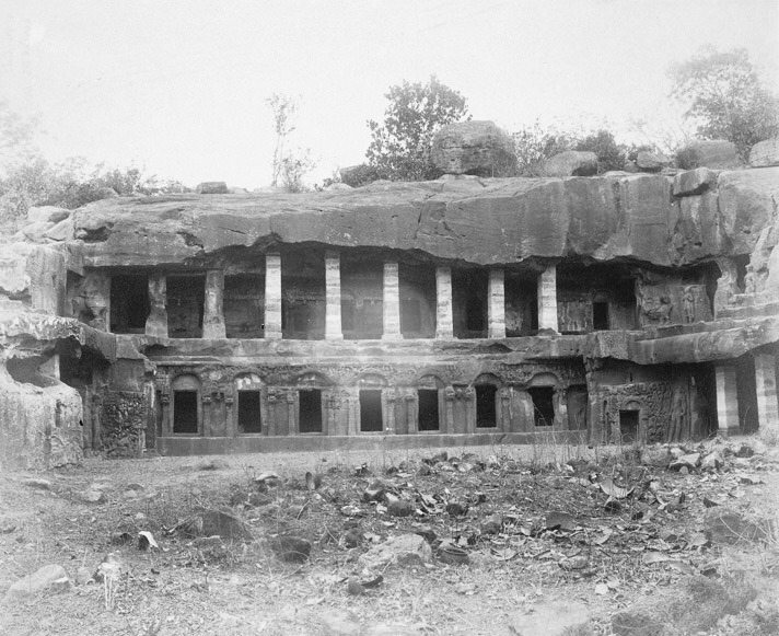 virandersirohi's tweet photo. About 2,000 years ago, a king of Kalinga had his own reign carved into a cliff.

17 lines of Prakrit above a cave in Udayagiri, Odisha. A year-by-year account, written in the first person.

His name was Kharavela. Almost everything we know about him is on that rock. 🧵 (1/3) https://t.co/rDbLHGNoq6