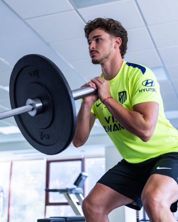 victor_nahe's tweet photo. La primera imagen que ofrece el Atlético de Julián Álvarez esta mañana https://t.co/44S4hsV7RS