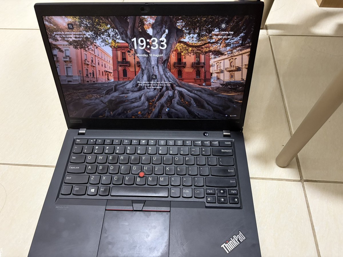 itsmenarary's tweet photo. WTS laptop lenovo Thinkpad T14 Touch screen Gen 11
no minus 
4.800.000 (nego tipis) 
depok 
dijual karena mau ganti macbook https://t.co/gevS2zxV5J