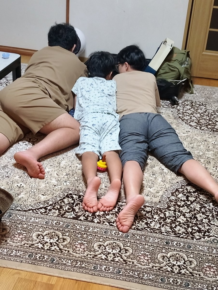 okayama_OS58's tweet photo. なんだか？どれがドレ？
我が娘と孫二人？
何の秘密、話してるんやろ？ https://t.co/2IfBtWciR4