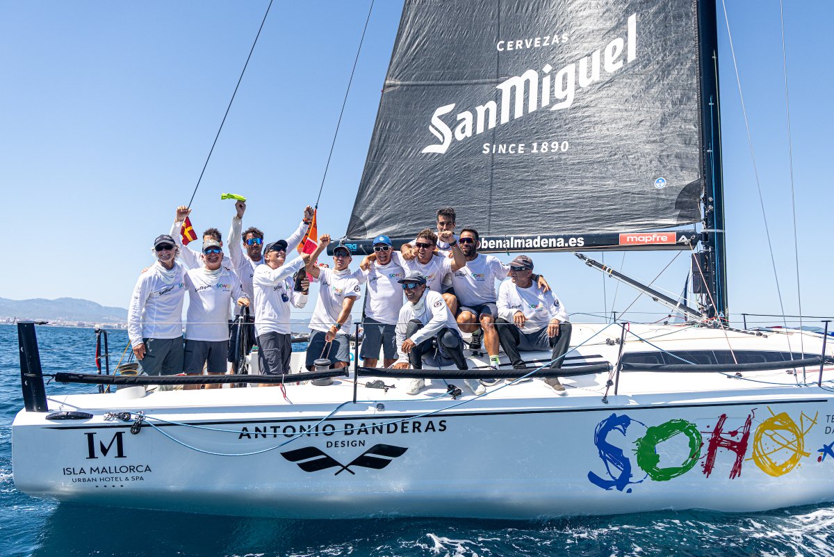 MahouSanMiguel's tweet photo. ¡Campeones! 🏆
La embarcación 'Teatro del Soho CaixaBank San Miguel' conquista la clase Uber ORC B en la 44ª #CopaReyMAPFRE

Felicidades a toda la tripulación por su novena Copa del Rey. ¡Un honor acompañaros en cada desafío! @SanMiguel 

#MahouSanMiguel #PorUnaVidaCompartida https://t.co/w1i5brD8iK