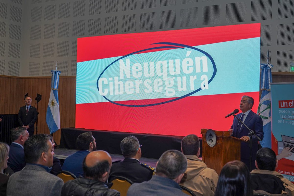 Rolo_Figueroa's tweet photo. EN NEUQUÉN LA SEGURIDAD EVOLUCIONA PARA VOS

Presentamos hoy las primeras Jornadas de Ciberseguridad Ciudadana, porque los delitos digitales evolucionan permanentemente y las herramientas para prevenirlos y combatirlos también deben hacerlo. 

Esta es nuestra política de seguridad: creamos la primera Dirección Provincial de Ciber Delitos para estar un paso adelante, incorporar nuevas herramientas y fortalecer la prevención. Tenemos que prepararnos frente a cómo va evolucionando el delito. Tenemos que estar antes y, sobre todo, entender que en la prevención siempre existe una gran solución.