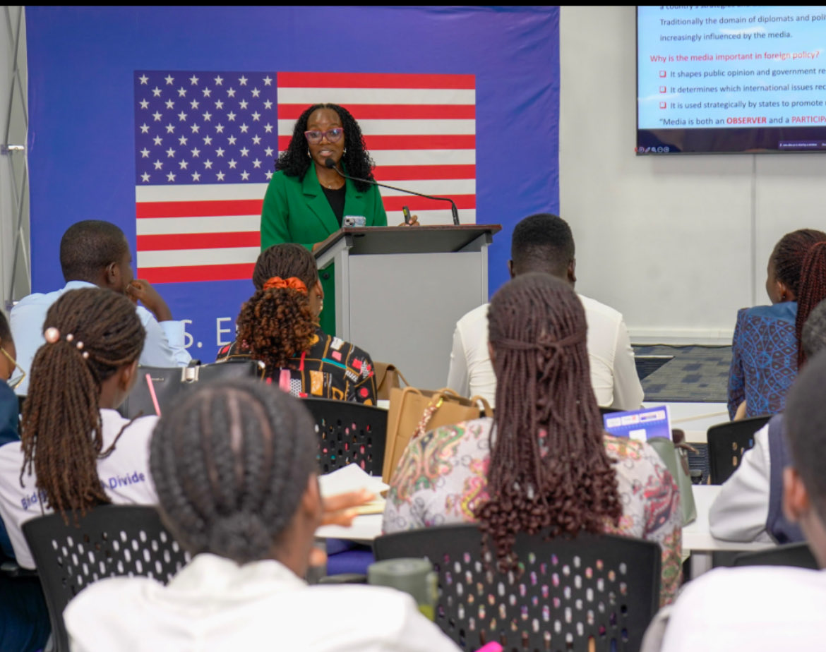 IamTheSparrow's tweet photo. Teaching Media &amp; Foreign Policy @CPSS_Ug brings me at the intersection of law, media and policy. Media doesn’t just report events. It shapes narratives, public opinion and how countries are perceived.
In the age of AI, who shapes the narrative matters. https://t.co/gmHNS2IOlL