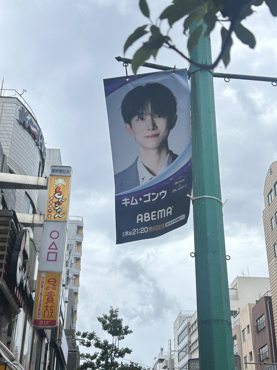 liyu_woo's tweet photo. 1年前新大久保にて https://t.co/bNNSci1cGc