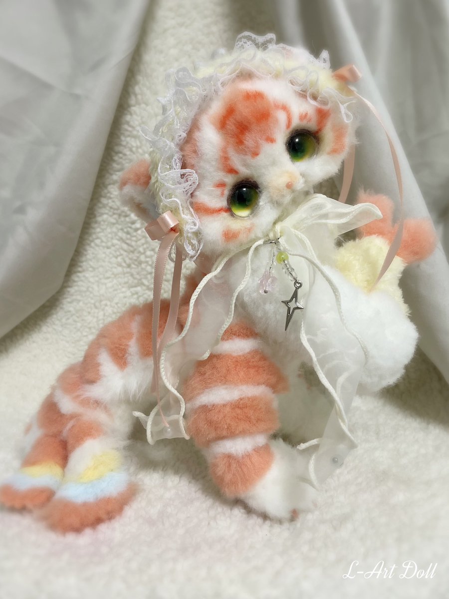 LArtDoll's tweet photo. 海尾獣シリーズ🦐𓂃𓈒𓏸

ちいさな海老の子が生まれました♡

ふわふわの白い毛並みに、
やさしいオレンジ色の模様。
そして海の宝石みたいなきらきらおめめ✨

海のどこかから、ちょこんと遊びに来てくれた子です🦐🤍

「いつもお側に、小さな海を。」
#アートドール　#海尾獣　#海老 https://t.co/G4GCSviqsG