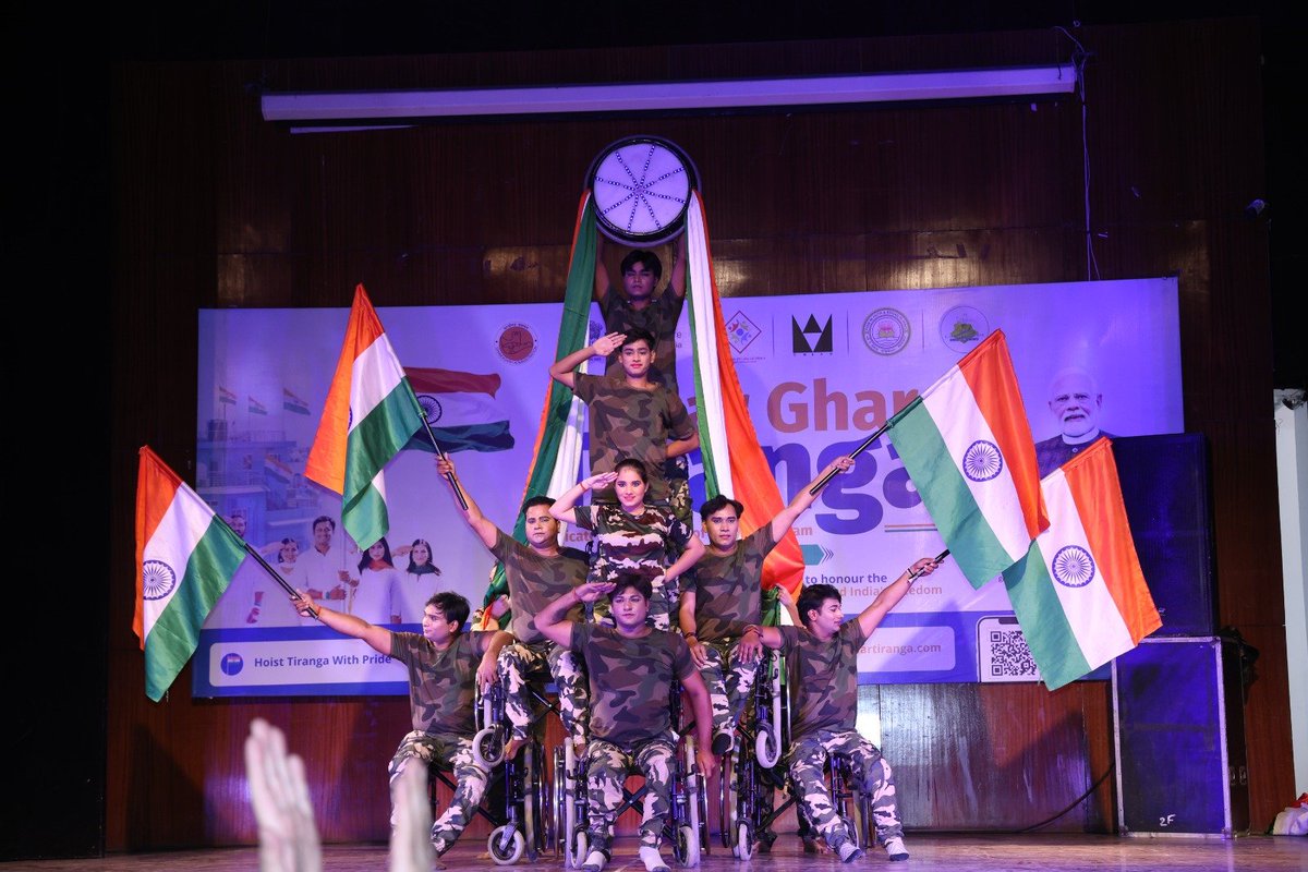 chandigarh_admn's tweet photo. Chief Secretary Shri H. Rajesh Prasad joined the vibrant Har Ghar Tiranga cultural celebration at GGDSD College, Sector 32, featuring patriotic performances by specially-abled artists of WAO.

He urged citizens to make the campaign a mass Jan Bhagidhari movement.

@Tourism_of_CHD https://t.co/WnJDDzaaX6
