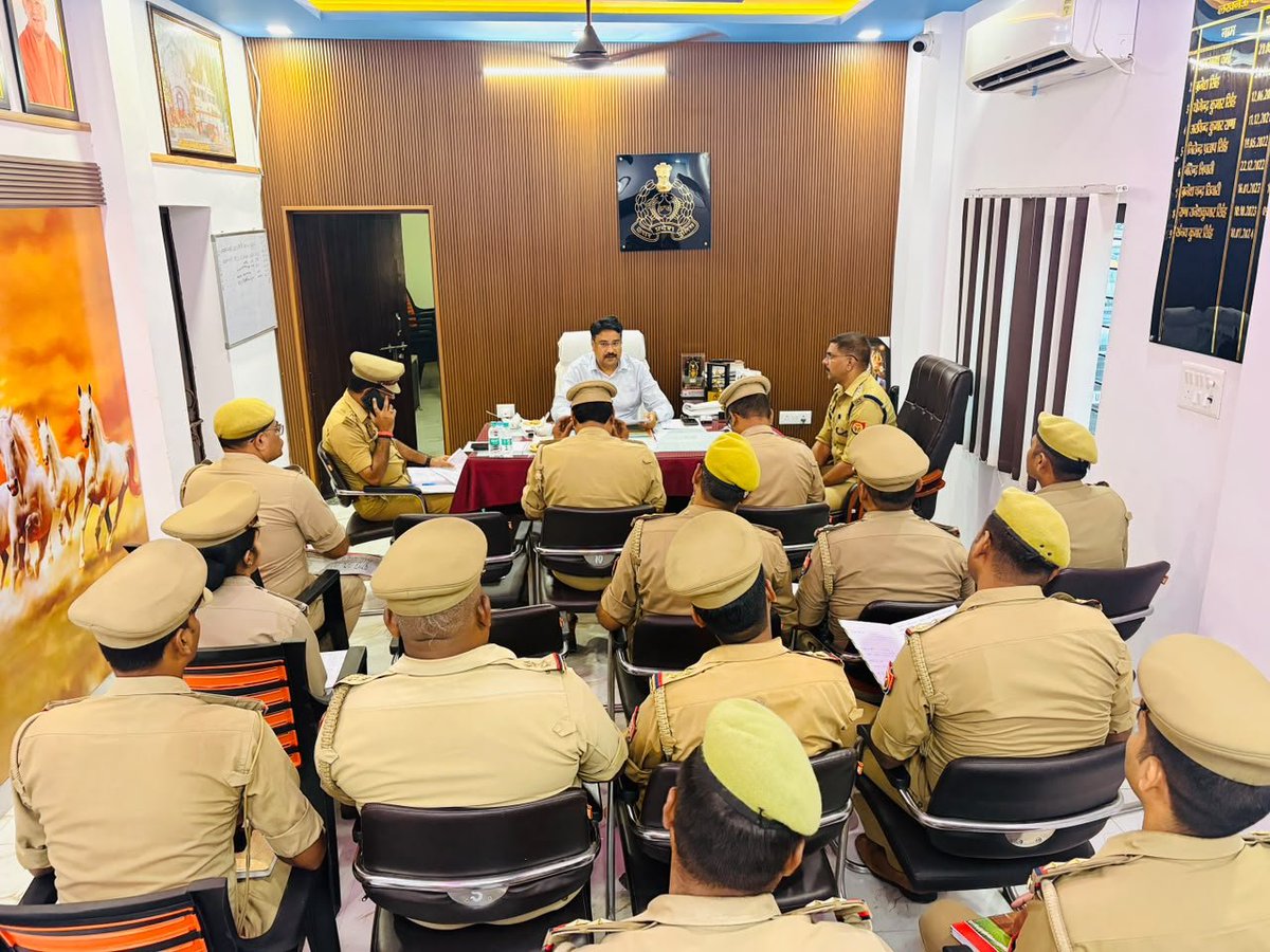 dcp_north's tweet photo. @AmitKAnandIPS के निर्देशन में #adcp_north द्वारा BKTcircle,ka अर्दली रूम किया गया,जिसमें 60 एवं 90 दिवस से लंबित विवेचनाओं के शीघ्र निस्तारण के निर्देश दिए गए।साथ ही ई-साक्ष्य एप पर शत-प्रतिशत SID क्रिएशन एवं एफआईआर से लिंकिंग सुनिश्चित कराने हेतु निर्देशित किया गया।
@lkopolice https://t.co/gW6aZdeX8D