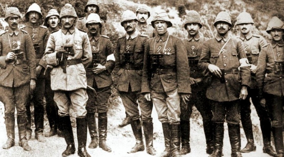 karapinartso's tweet photo. Şanlı tarihimizin dönüm noktalarından Anafartalar Zaferi’nin 111. yıl dönümünde, Gazi Mustafa Kemal Atatürk başta olmak üzere tüm kahramanlarımızı ve aziz şehitlerimizi rahmet, minnet ve saygıyla anıyoruz.
@mksozen https://t.co/184HUecVL9