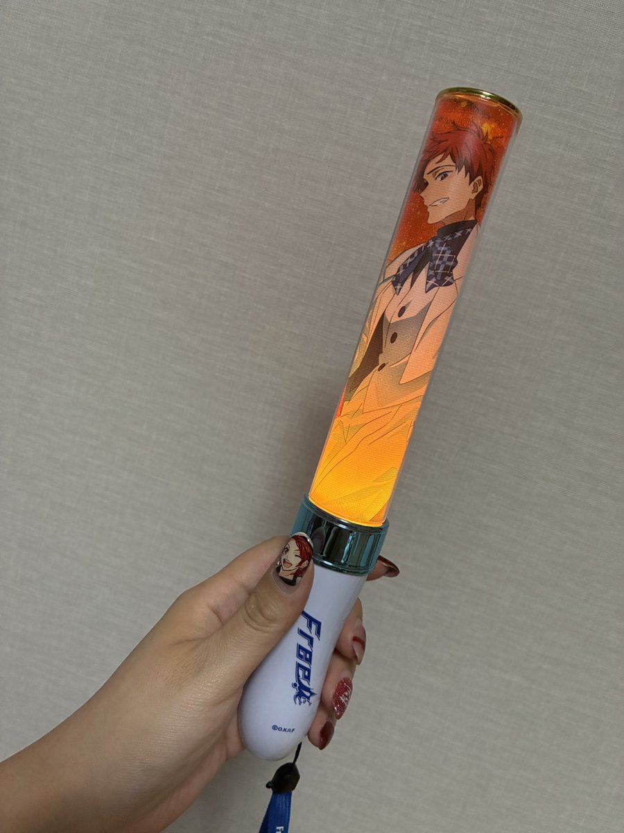 pom64777's tweet photo. え、みんな光り方こんなもん？
これ暗い？🥺電池替える？🥺 https://t.co/obv2TB358i
