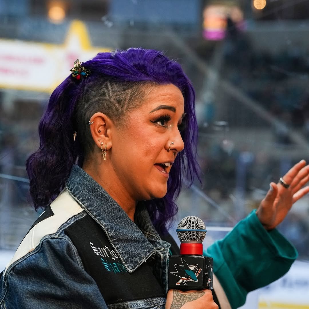 Jason_Gilliam05's tweet photo. It's #RoleModelMonday @itsBayleyWWE
#RoleModel #BayleyIsHot #DingDongHello
#WWERaw�� #RawOnNetflix https://t.co/xLwhMef6MI
