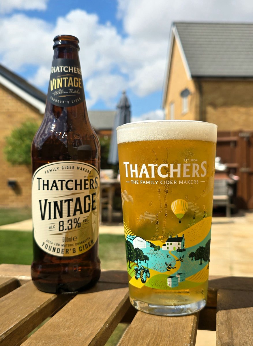 PintsBeauty's tweet photo. Summer Cider Feature - Thatchers Vintage 🍎

At 8.3%, this one definitely isn’t for the faint hearted! A stronger, drier cider with plenty of character. 

This is for the proper cider drinkers this, no messing about 👌🏻 https://t.co/ZDL2RlYFvh