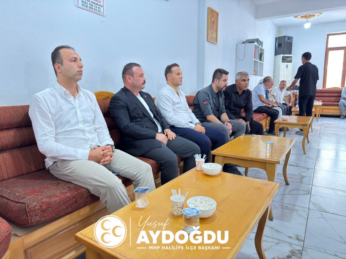 MHPhaliliyeurfa's tweet photo. İlçe Başkanımız Yusuf Aydoğdu ile birlikte yönetim kurulu üyelerimiz, Çimen ailesine taziye ziyaretinde bulundu. Merhumeye Allah'tan rahmet, kederli ailesi ve yakınlarına başsağlığı diliyoruz.

@MHP_Bilgi 
@dbdevletbahceli 
@Sanliurfa_MHP 
@eczosmanmutlu 
@yusufaydogduu
#Mhp https://t.co/mUVnjQT98p