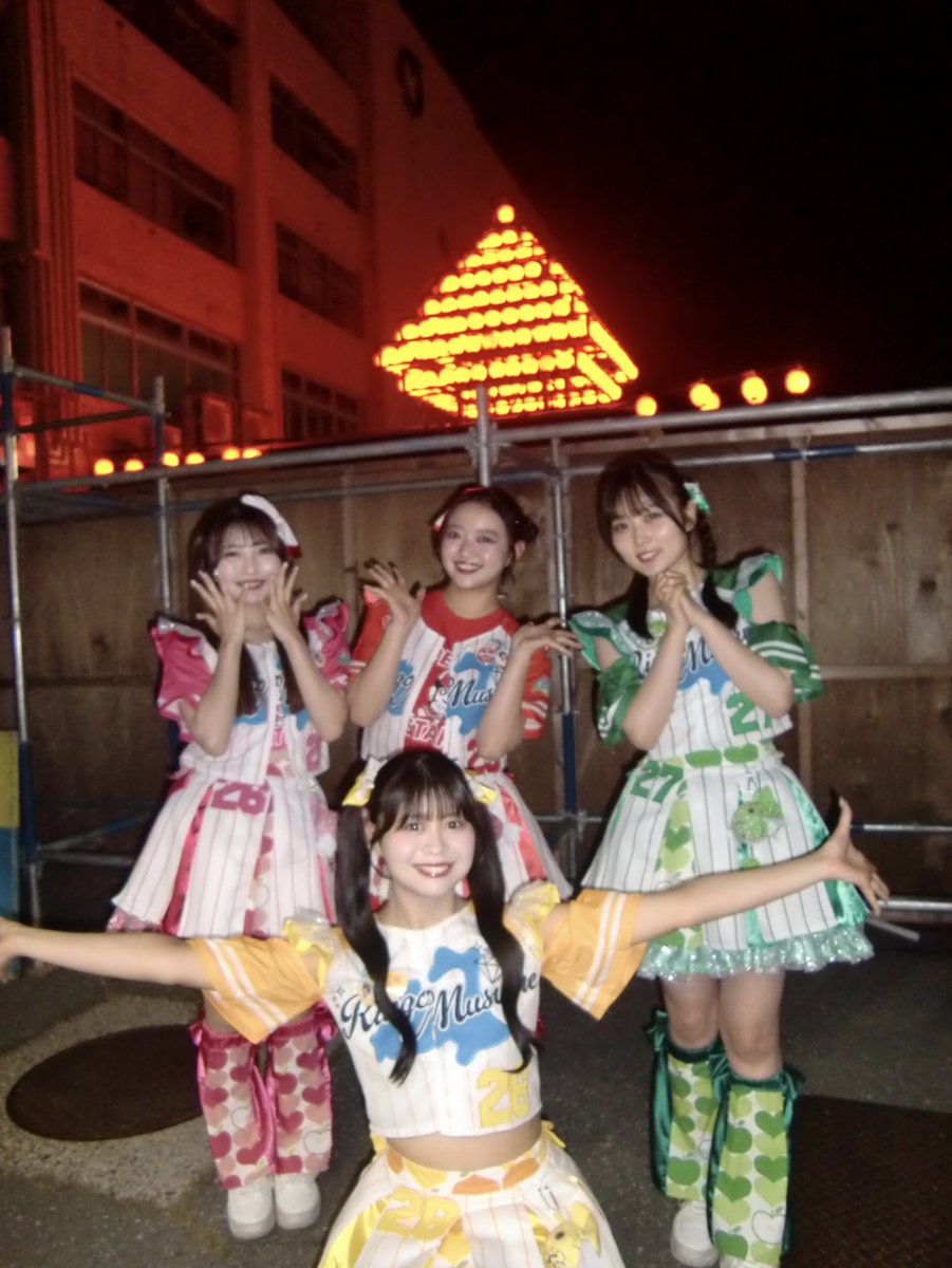 KINSEI_RM's tweet photo. 板柳町  #りんご灯まつり お越しくださったみなさまありがとうございました🍎🔥

地元~🤍今年もfarmerの皆さんやメンバーに来てもらえてとっても嬉しかったな🤍

アゲアゲセトリ楽しすぎたね⊂(  ᴖ ̫ᴖ)⊃

9月27日の #あっぷりんくフェス も
 #りんご娘 で出演します！

板柳町でお会いしましょう♡ https://t.co/IUglwA4ZQz