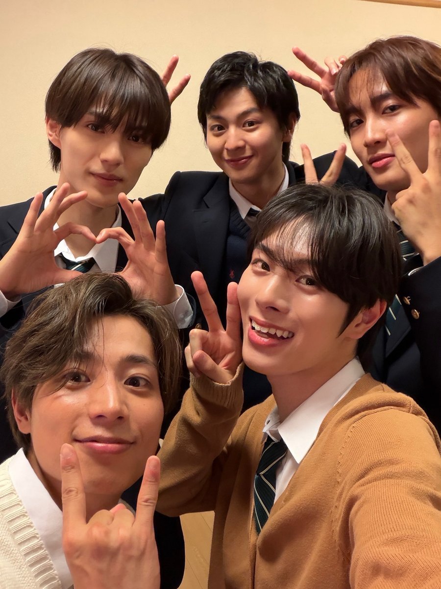 official_DXTEEN's tweet photo. [#福田歩汰]
修仲同窓会楽しかったー！
そして修仲2も決定しましたー👏
またみんなに会えるの嬉しいニャン🐱
放送お楽しみにー！！

@dramal_abc
@kan_hideyoshi @genjibu_sdr @kairi_shimizu
#ドラマ修学旅行
#修学旅行で仲良くないグループに入りました
#DXTEEN #FUKUDAAYUTA https://t.co/QAwjhkEXyn