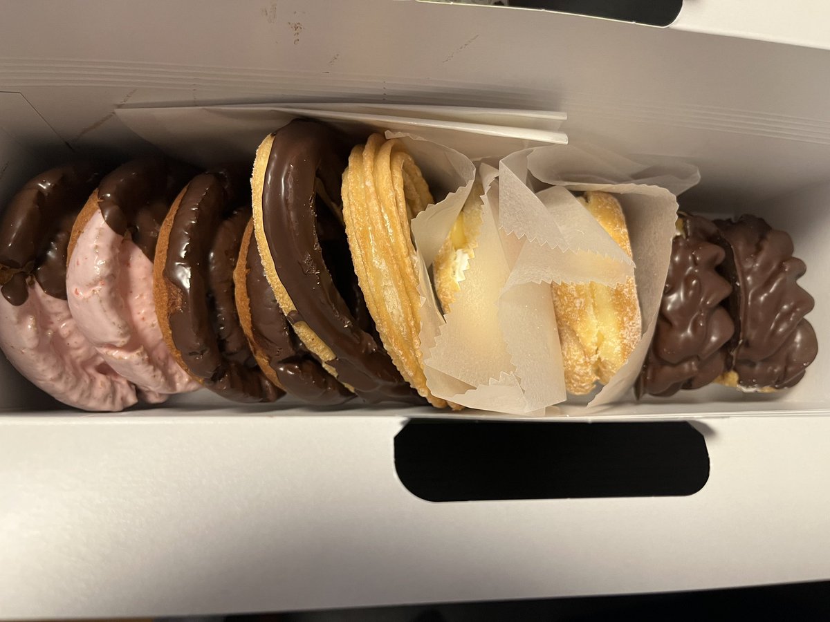 LazulllllY's tweet photo. お盆はミスド食べて過ごす🍩 https://t.co/lAngylr7JQ