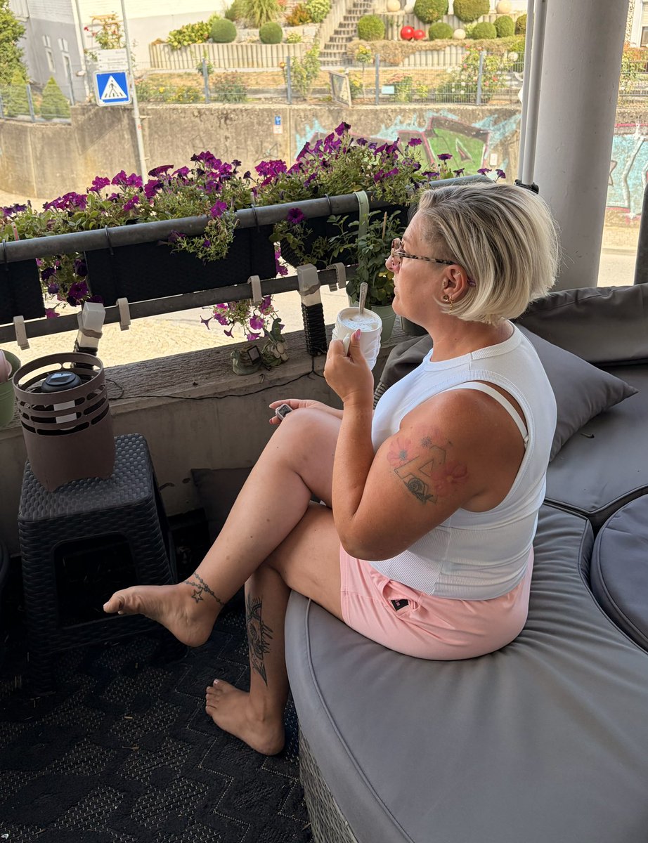 LadyCindylau's tweet photo. Mittagskaffee, Ruhe und ein bisschen Luxus. ☕️
Während ich genieße, darfst du dafür sorgen, dass es meinem Konto auch tut. 💸 https://t.co/Ihvv9dKBY7