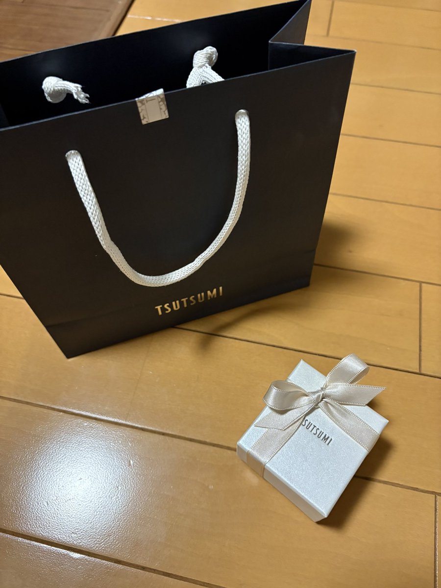 n6aWa991's tweet photo. ネックレスもらった！✨ https://t.co/CFOuDYiJeP
