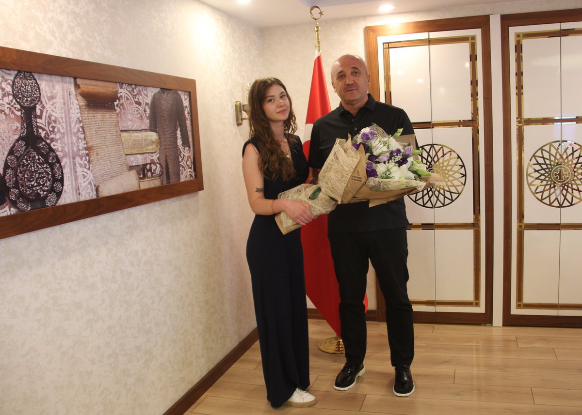 Cimseis's tweet photo. Çimse-İş Çocukları Adına Genel Başkanımız Zekeriya Nazlım’a Anlamlı Teşekkür https://t.co/seOaiU8UVk