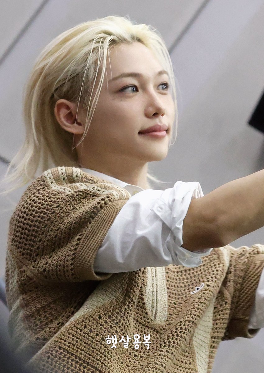 felovelylix's tweet photo. 우리아기는왼쪽처럼찍는데 https://t.co/YnGipBHF94