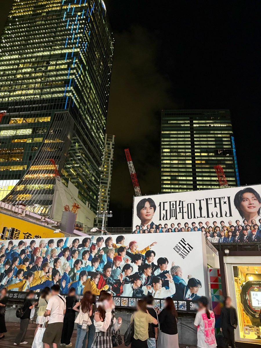 you_your_yumu's tweet photo. 渋谷ジャック、新宿ジャックそしてXの公式までジャック（初めて見た）と、デジマス共にスーパージャック中のEBiDAN。15周年の気合いがエグすぎる。軽く数億円以上のプロモーションな気が。流石にここまでのジャックはなかなか見られない光景すぎる。
M!LKの紅白、超特急の東京ドームというビッグウェーブを、EBiDAN全体に波及させるぞ！という気概を感じますね。
今年の紅白、EBiDANで『Yes! 東京』も出るも有り得るかも。
 #Yes_EBiDAN15th