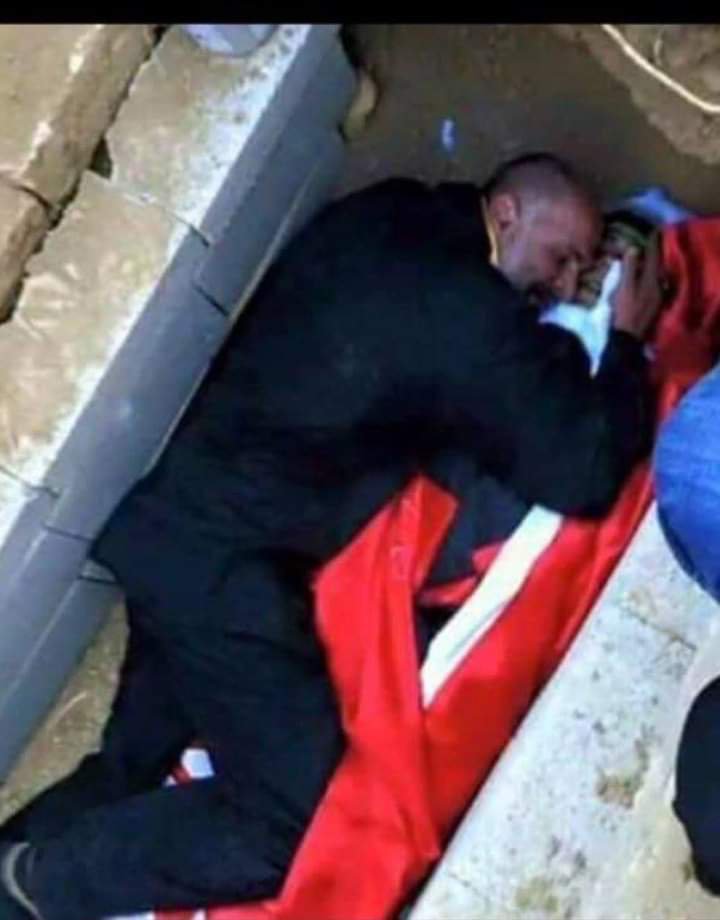 a_gzkara's tweet photo. Bu ülkede boş botlara sarılan şehit anneleri,evladı ile mezara giren babalar var!

Bebek katili teröristbaşı abdullah öcalan'ı barış güvercni yaptınz, şehitlerimizn kemiklerini sızlattınz. Yazıklar Olsun!
Apo Piçtir Piç Kalacak!
Türk Milleti referandum diyor!
#ÇerçeveYasayaHayır https://t.co/A1uBLaiUis