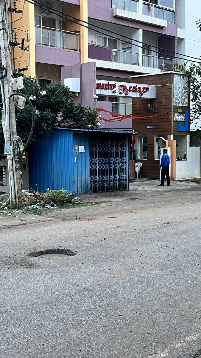 WokeAndWine's tweet photo. This pothole in front of Jeevan Grandeur building on NPS road has become notorious for bike accidents. Pls fix it asap.
@MALimbavali #belathur #whitefield https://t.co/CLnTRQia3M