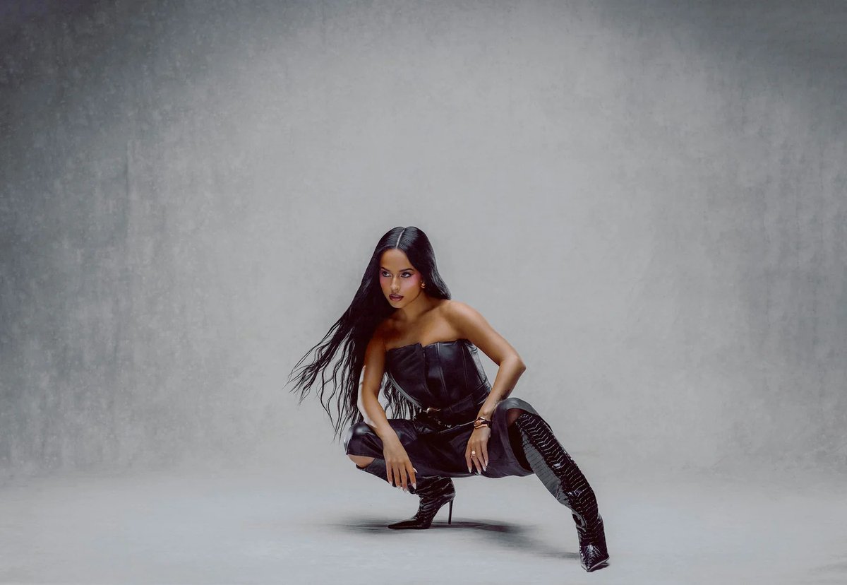 beckyordie's tweet photo. Entramos oficialmente na semana da Becky G!! Sexta-feira teremos o lançamento do seu QUINTO álbum de estudio.
- Ela prometeu uma semana agitada de divulgações e surpresas. #BBWeek 🔥 https://t.co/G0NkWPZTGd