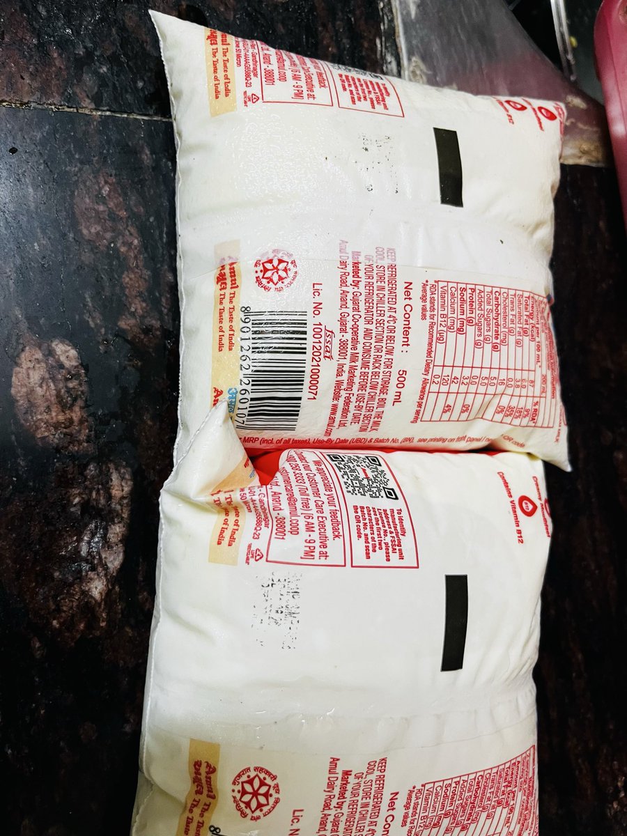 789deeksha's tweet photo. @ZeptoNow @zeptocares delivered milk packets with the expiry date removed. That is not a mistake — it is a blatant fraud and a dangerous food safety violation. Customers deserve accountability, not tampered products. #Zepto #Fraud #FoodSafety @jagograhakjago https://t.co/DtJQaVmkWa