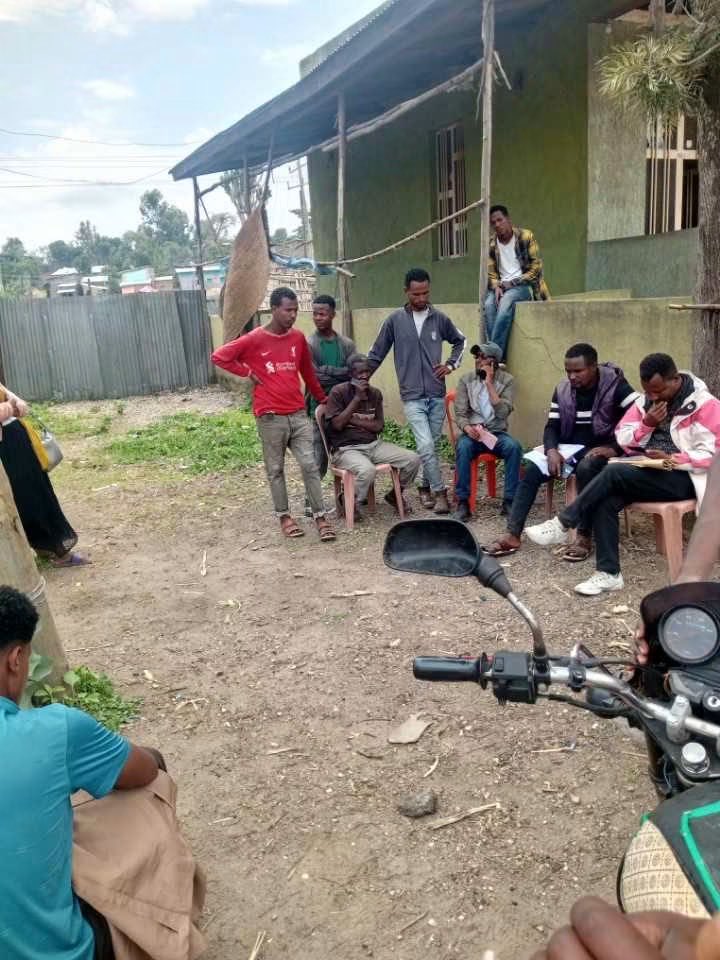 Jawar_Mohammed's tweet photo. BISHAAN GURRAACHA/ ARSII LIXAA 
===================
"TOGAA WORAANSAA rakkoo guddaa kesssa jirra jawwee 
Gibirri humna keenya ooli akkasumas Dargaggeessa dirqamaan gara woraanaa oofaa jiru 
Maaloo isaa kana yeroo gibira humna keenya ooli tahee birrii fudhatan lali  Sagalee irra nuuf oolchi"